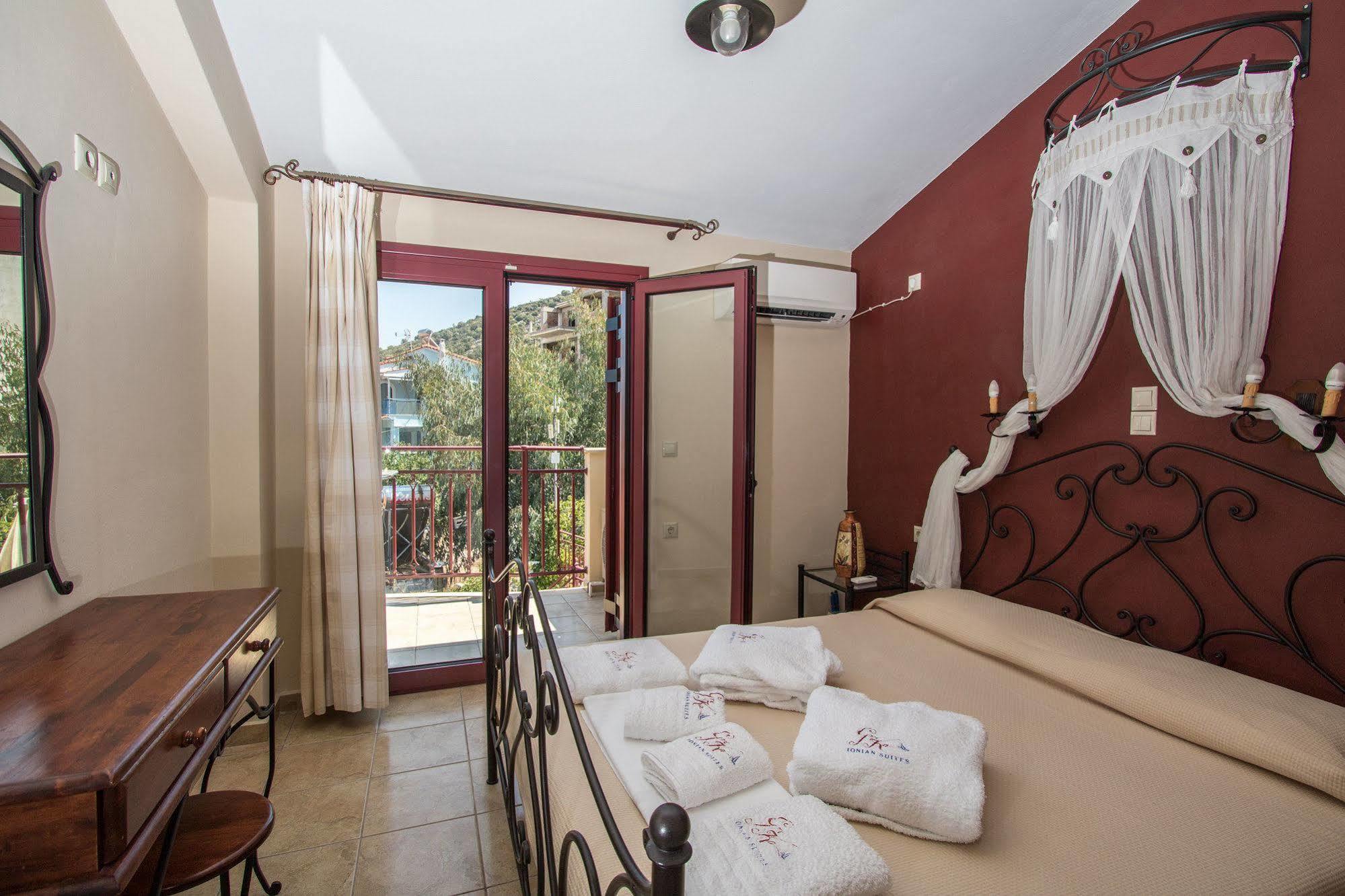 Greka Ionian Suites Айя-Евфимия Экстерьер фото