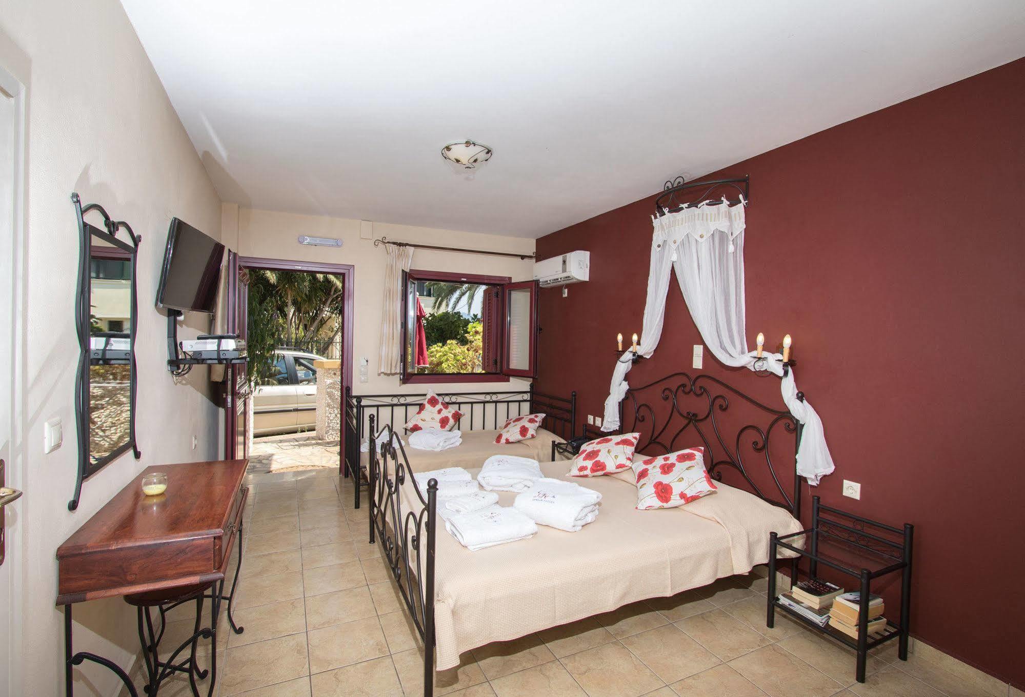 Greka Ionian Suites Айя-Евфимия Экстерьер фото