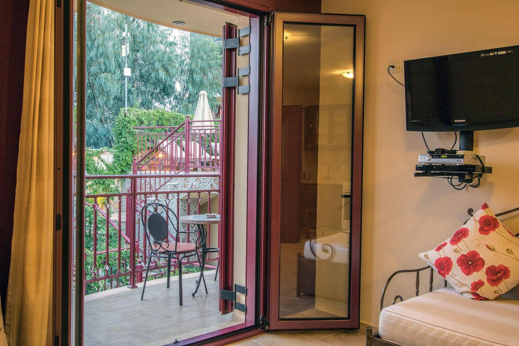 Greka Ionian Suites Айя-Евфимия Экстерьер фото