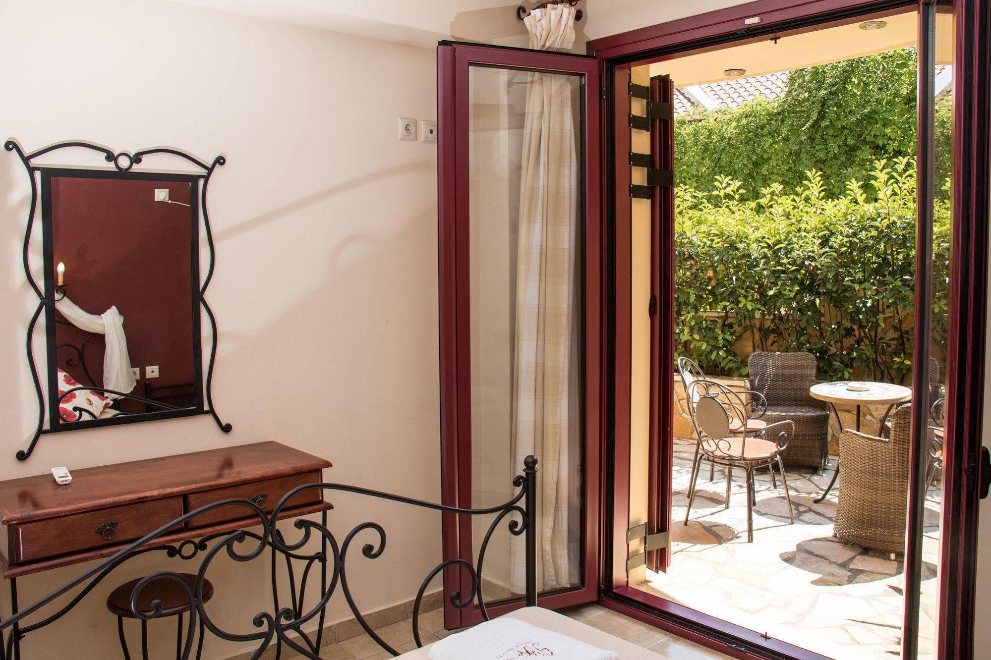Greka Ionian Suites Айя-Евфимия Экстерьер фото