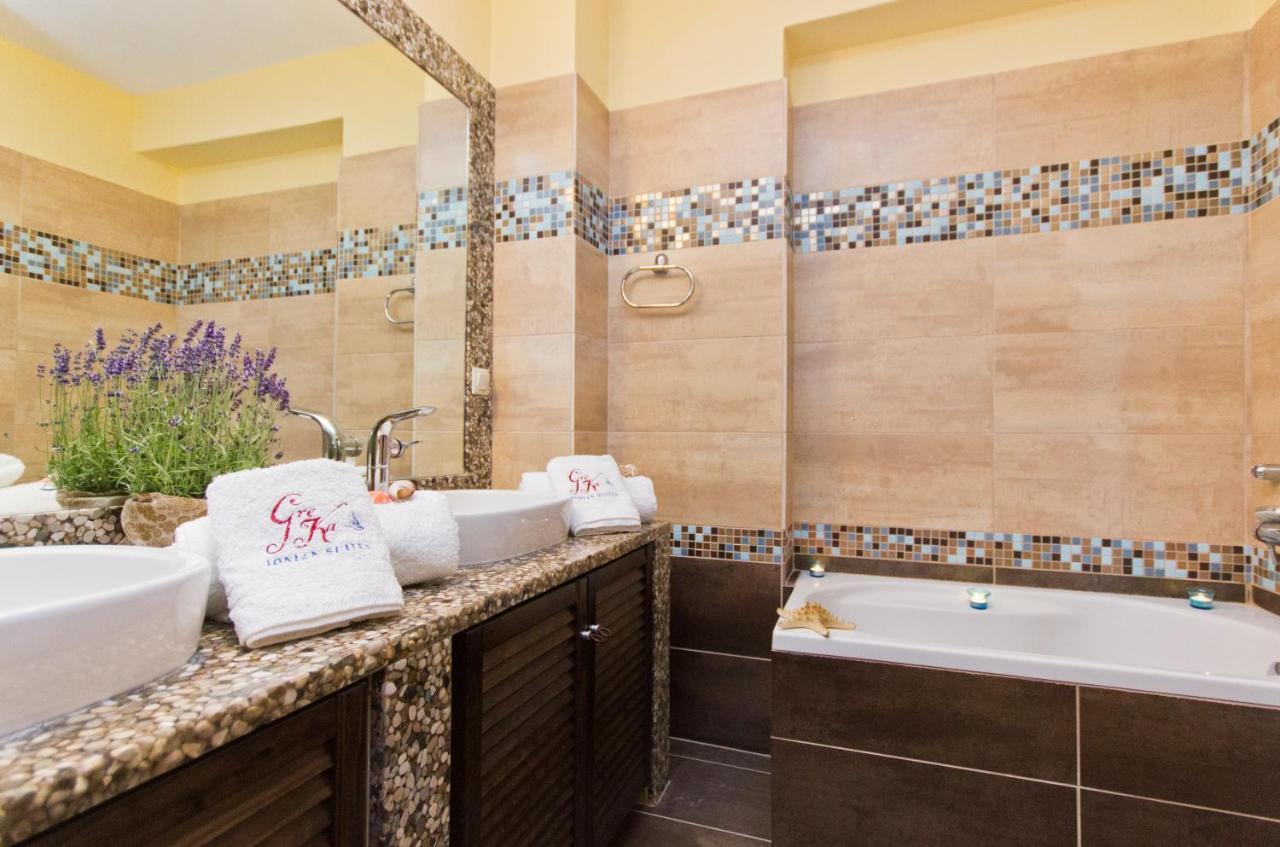Greka Ionian Suites Айя-Евфимия Экстерьер фото
